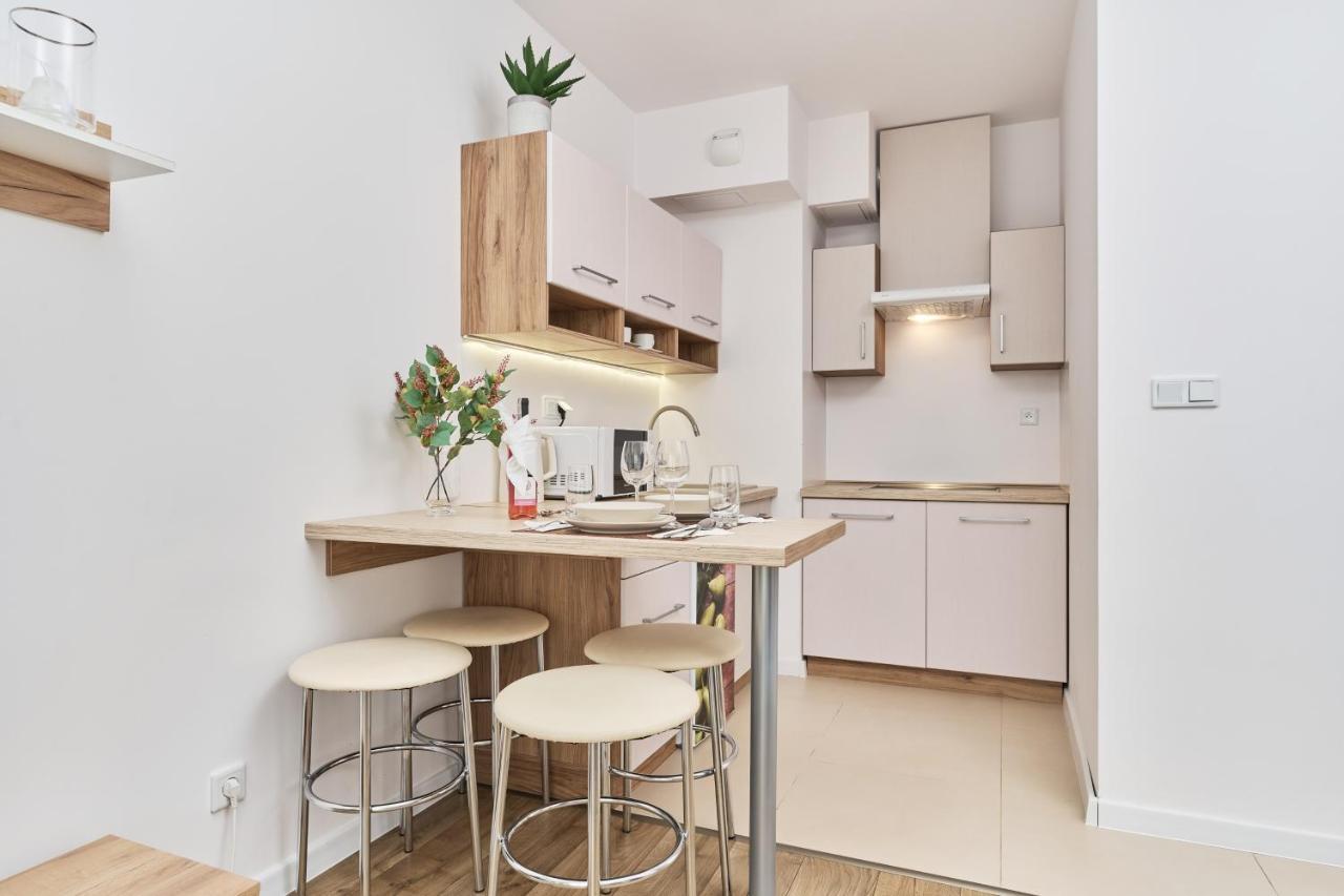 Apartment Krakowska 39 With Ac & Parking & Loggia Wroclaw By Noclegi Renters Exterior foto