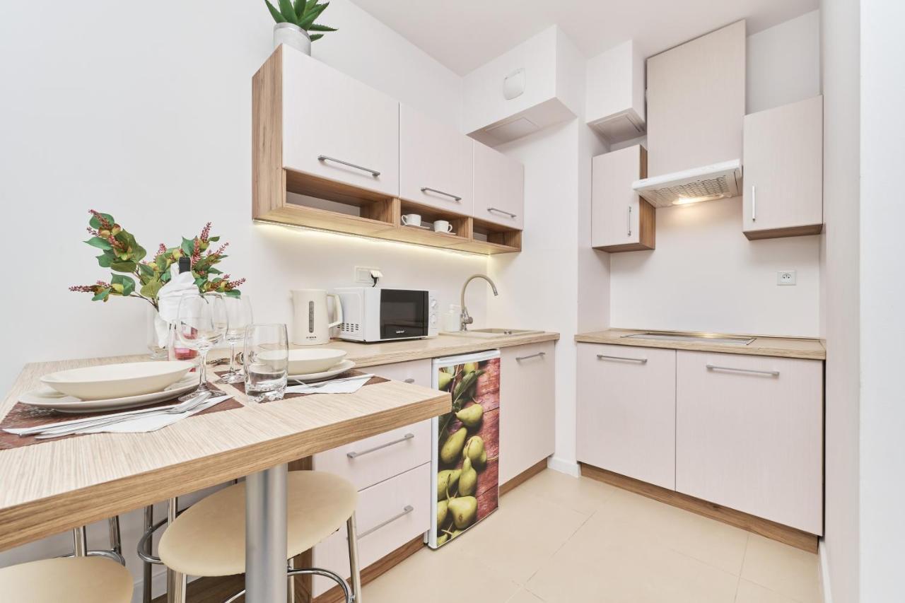 Apartment Krakowska 39 With Ac & Parking & Loggia Wroclaw By Noclegi Renters Exterior foto